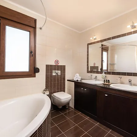 Vlasis' Eden * Salakos