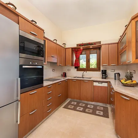 Villa Vlasis' Eden Salakos